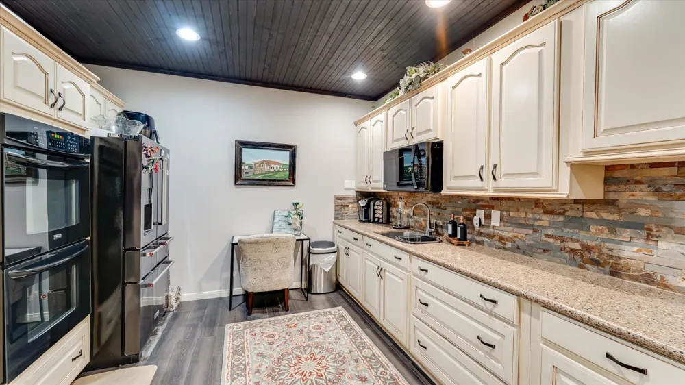 65 County Road 2209 Cleveland, TX 77327