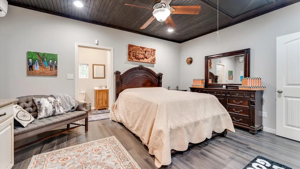65 County Road 2209 Cleveland, TX 77327