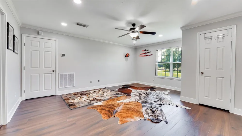65 County Road 2209 Cleveland, TX 77327