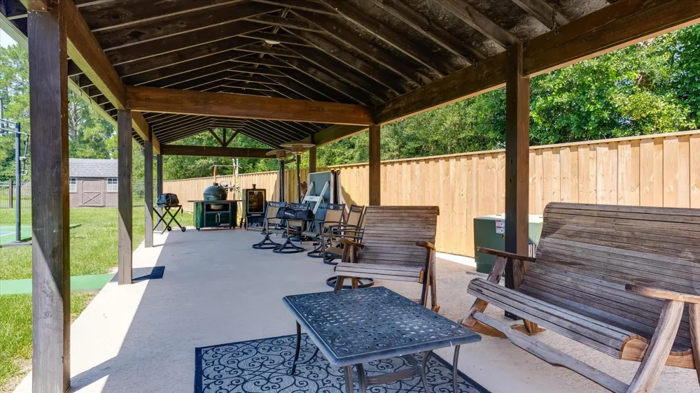 65 County Road 2209 Cleveland, TX 77327