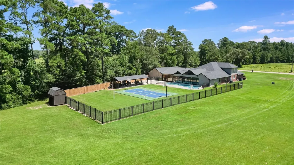 65 County Road 2209 Cleveland, TX 77327
