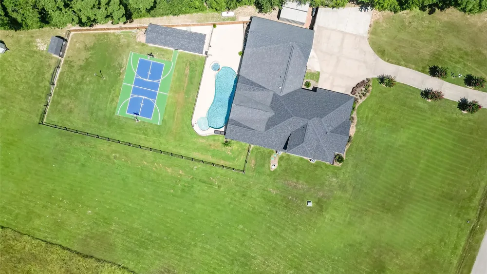 65 County Road 2209 Cleveland, TX 77327