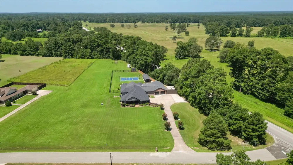 65 County Road 2209 Cleveland, TX 77327