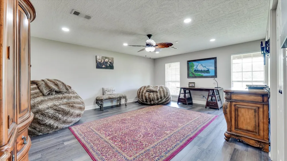 65 County Road 2209 Cleveland, TX 77327