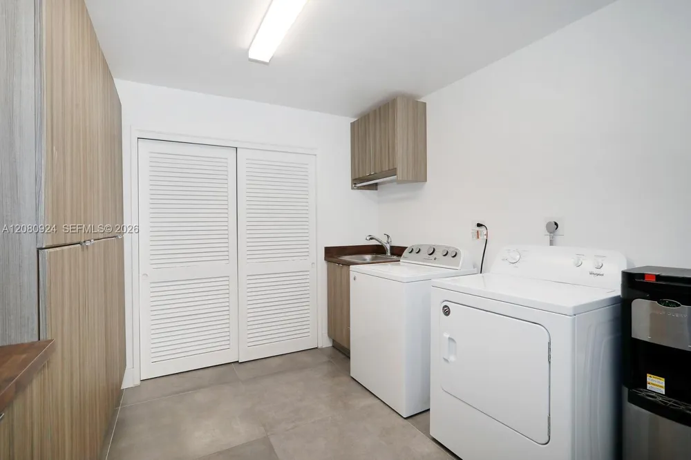 6121 SW 104th St Pinecrest, FL 33156