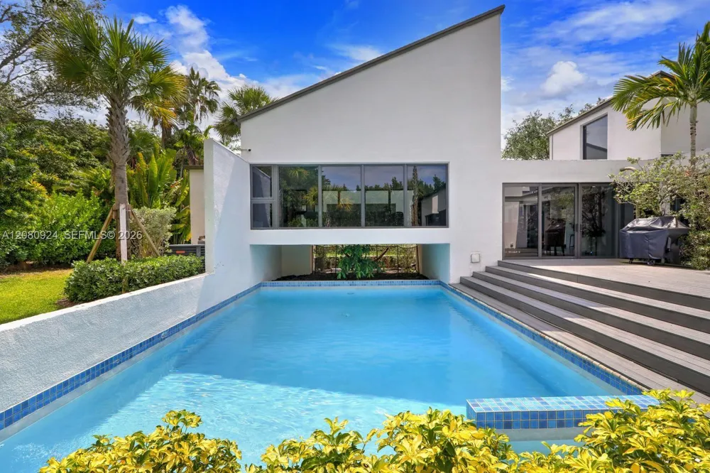 6121 SW 104th St Pinecrest, FL 33156
