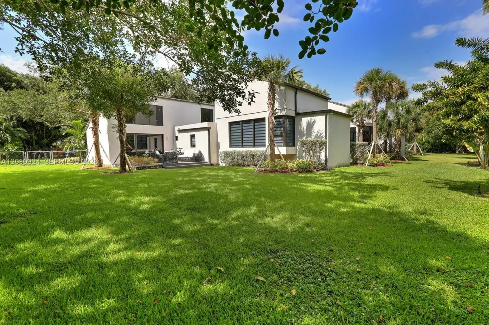 6121 SW 104th St Pinecrest, FL 33156
