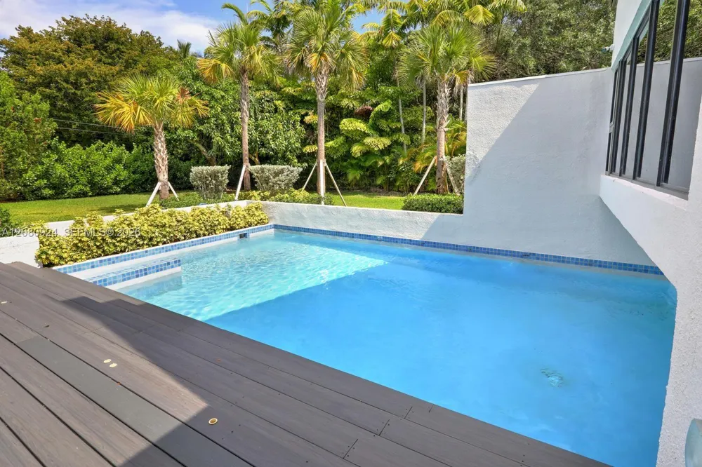 6121 SW 104th St Pinecrest, FL 33156