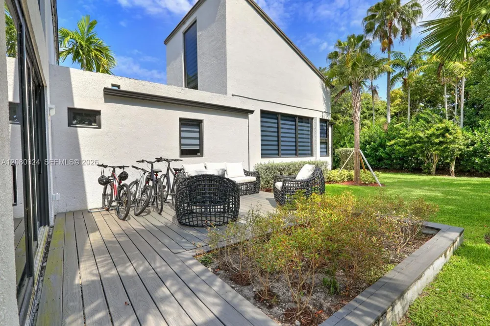 6121 SW 104th St Pinecrest, FL 33156