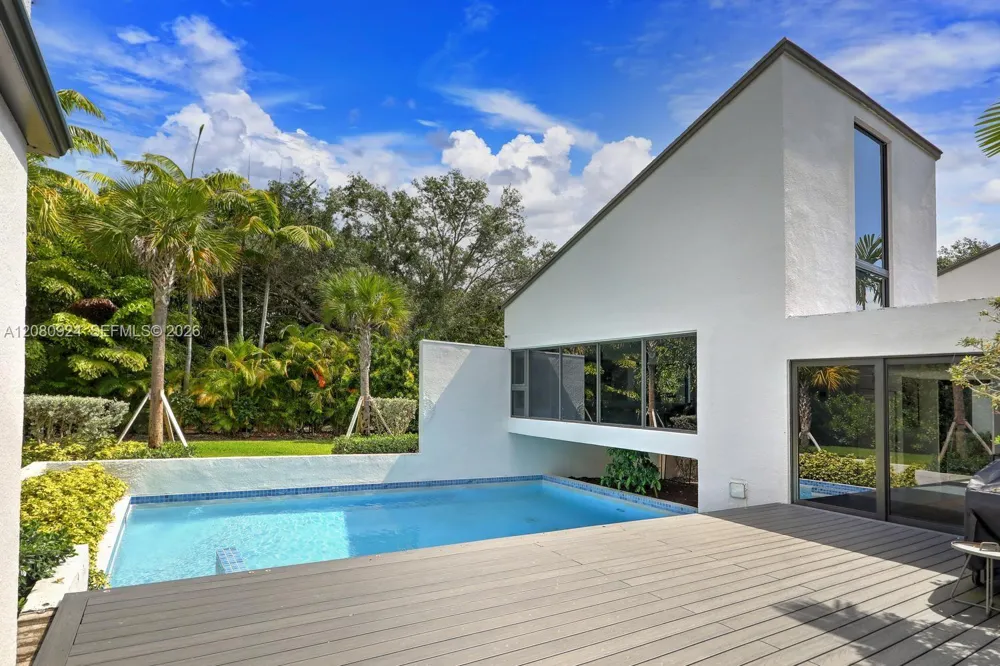 6121 SW 104th St Pinecrest, FL 33156
