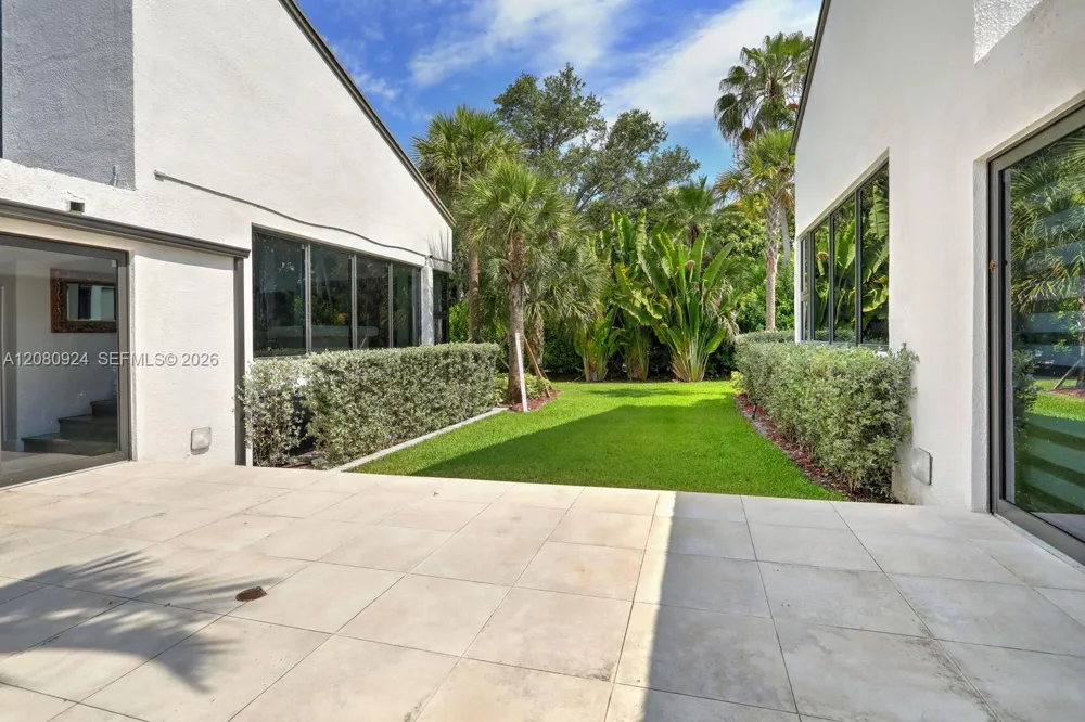 6121 SW 104th St Pinecrest, FL 33156