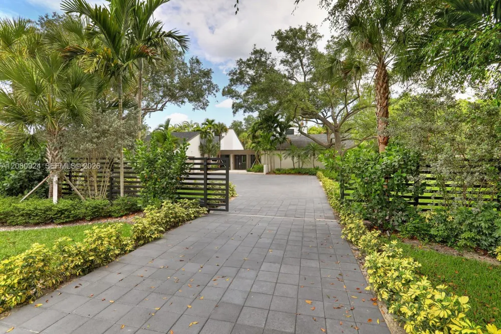 6121 SW 104th St Pinecrest, FL 33156