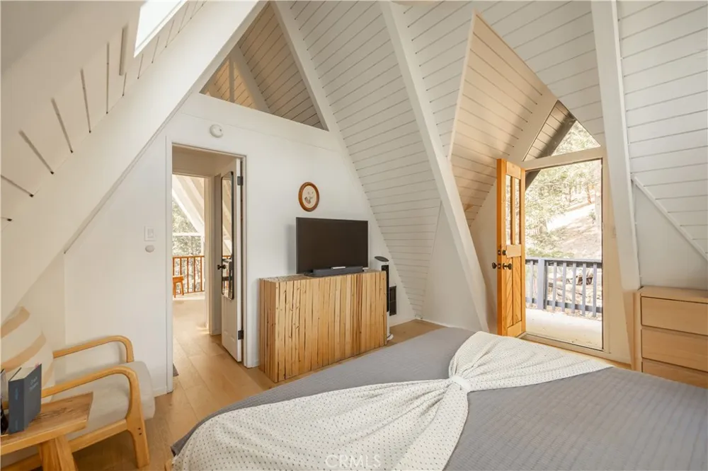 399 Rainier Road Lake Arrowhead, CA 92352