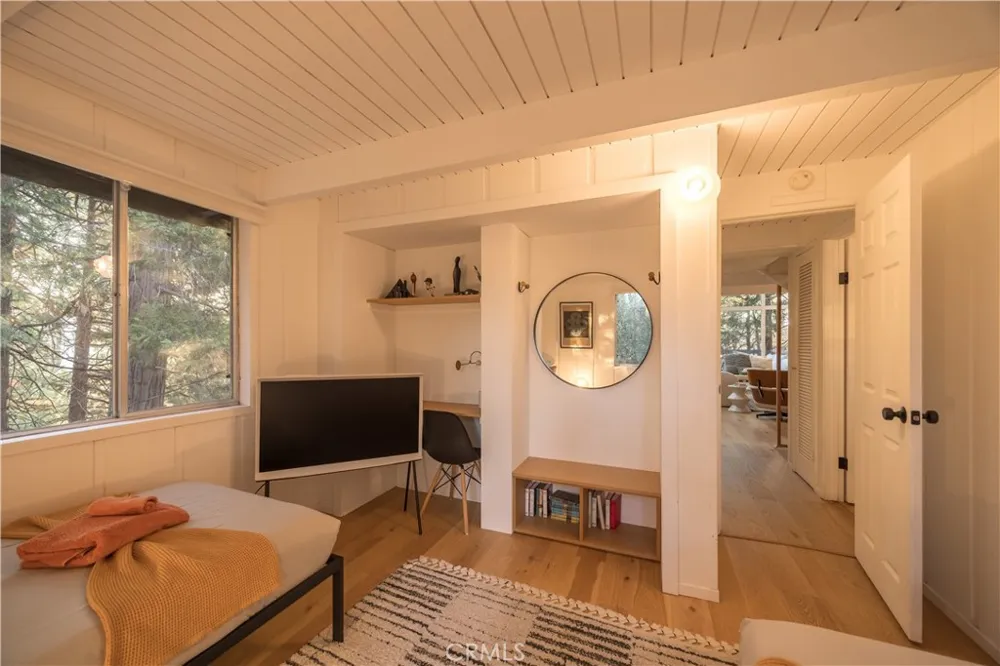 399 Rainier Road Lake Arrowhead, CA 92352