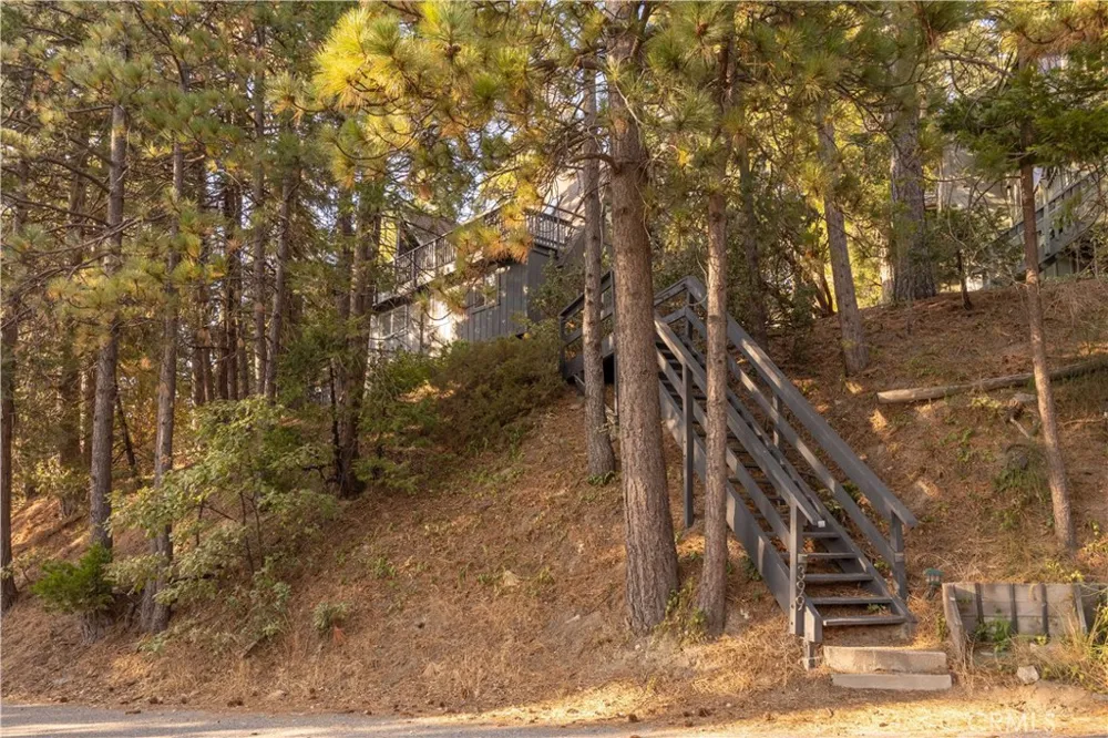 399 Rainier Road Lake Arrowhead, CA 92352