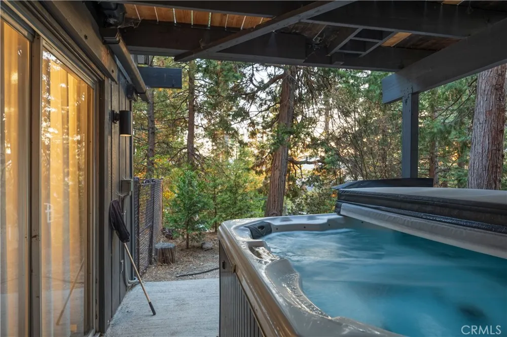399 Rainier Road Lake Arrowhead, CA 92352