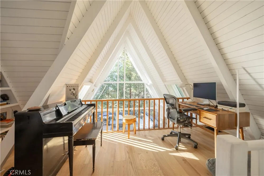 399 Rainier Road Lake Arrowhead, CA 92352