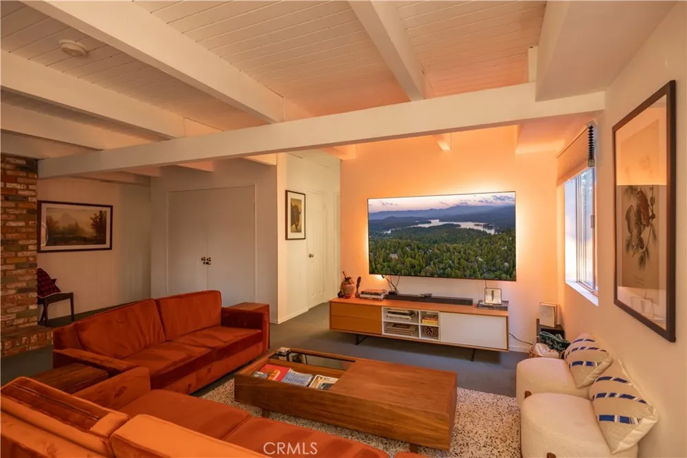 399 Rainier Road Lake Arrowhead, CA 92352