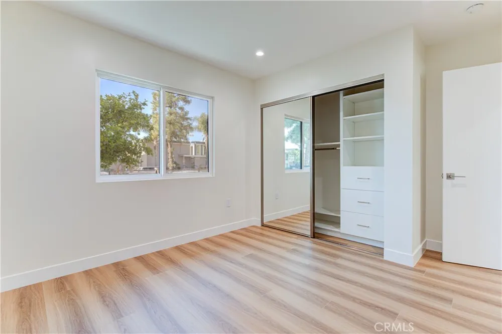 16857 Chatsworth Granada Hills, CA 91344
