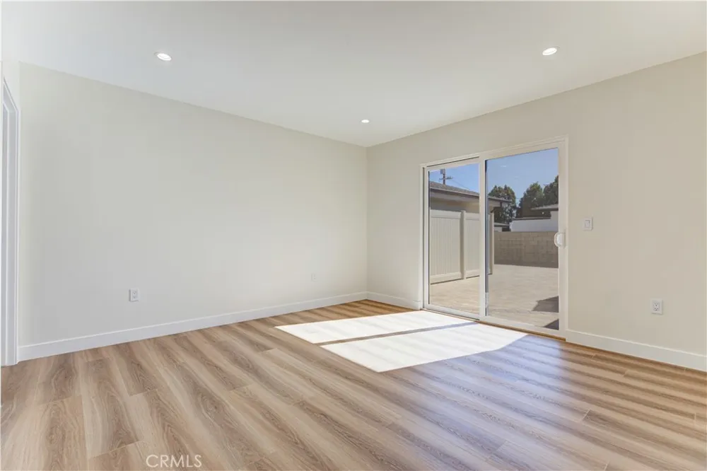 16857 Chatsworth Granada Hills, CA 91344