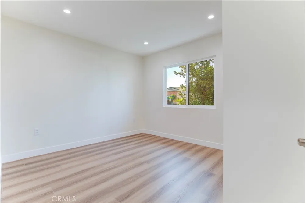 16857 Chatsworth Granada Hills, CA 91344