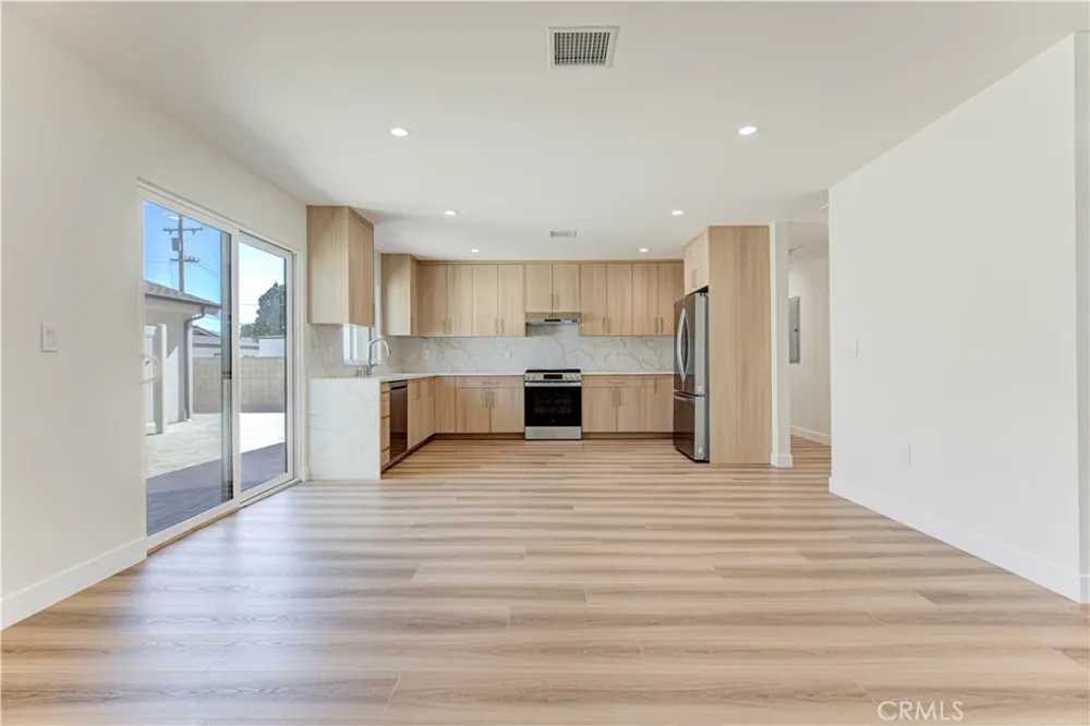 16857 Chatsworth Granada Hills, CA 91344