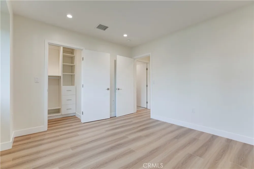 16857 Chatsworth Granada Hills, CA 91344