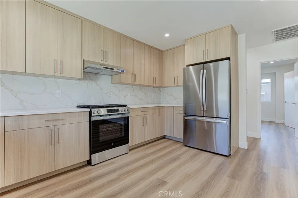 16857 Chatsworth Granada Hills, CA 91344