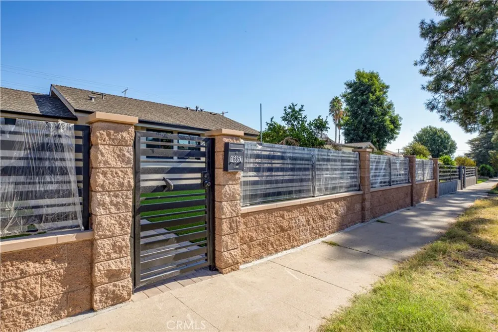 16857 Chatsworth Granada Hills, CA 91344