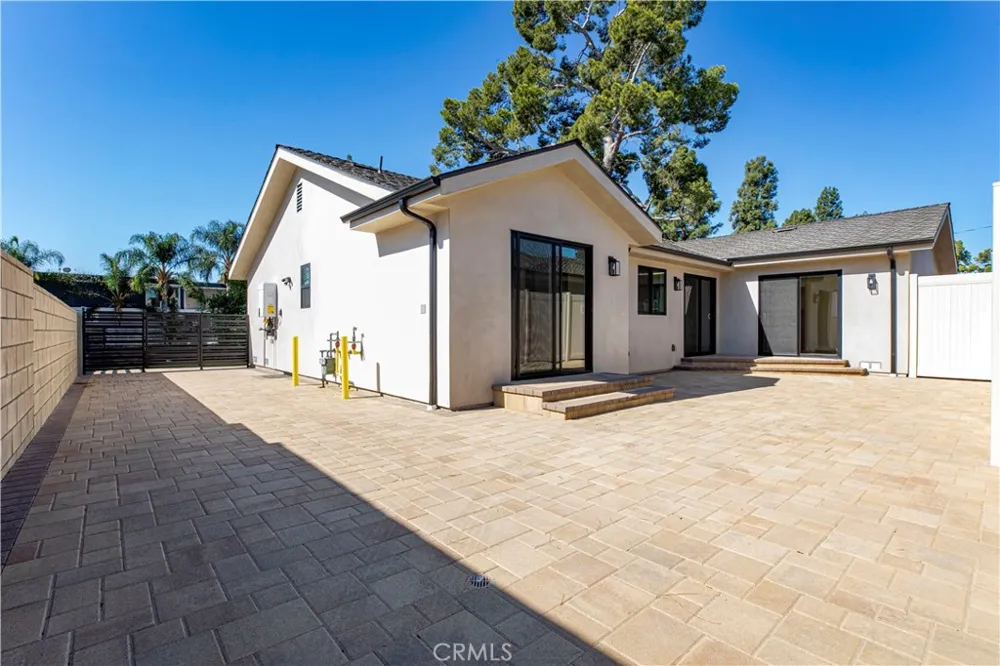 16857 Chatsworth Granada Hills, CA 91344