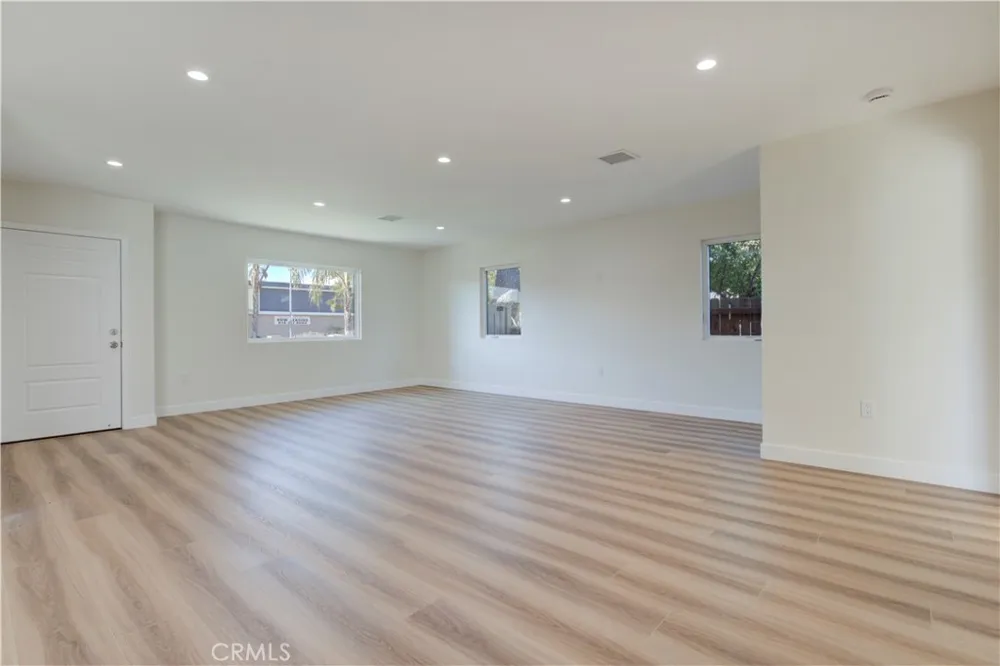 16857 Chatsworth Granada Hills, CA 91344