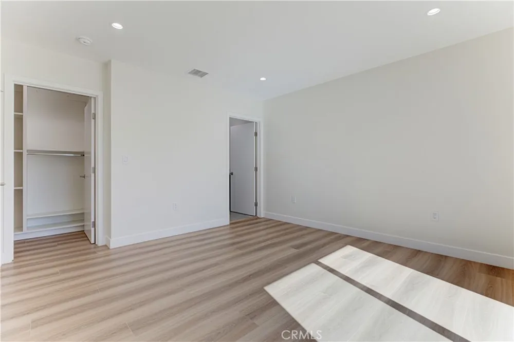16857 Chatsworth Granada Hills, CA 91344