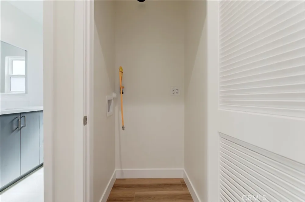 16857 Chatsworth Granada Hills, CA 91344