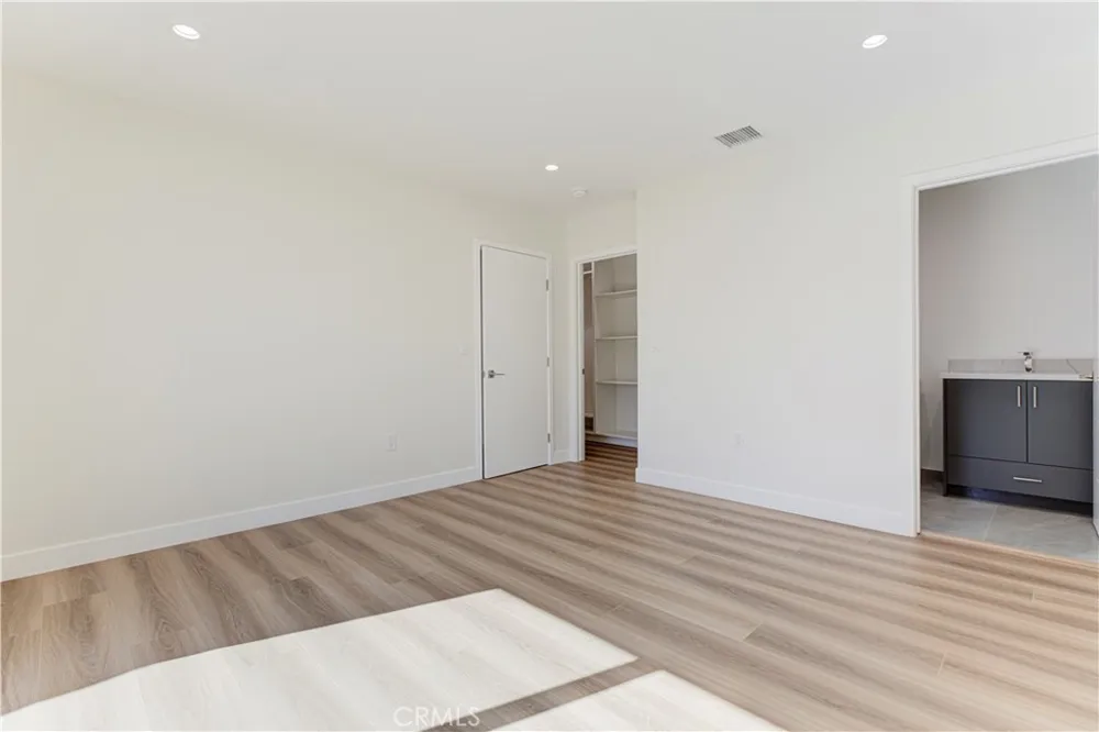 16857 Chatsworth Granada Hills, CA 91344