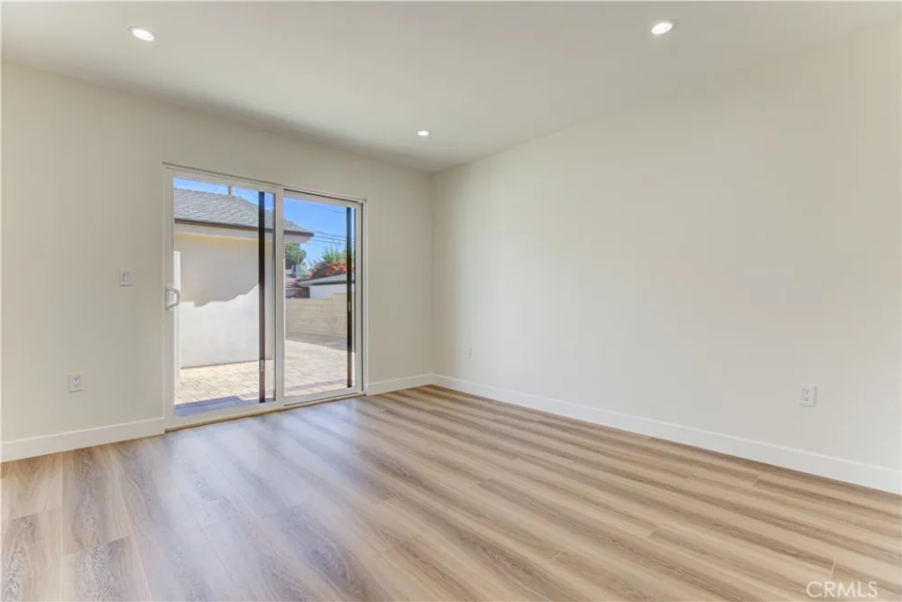16857 Chatsworth Granada Hills, CA 91344