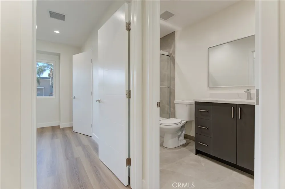 16857 Chatsworth Granada Hills, CA 91344