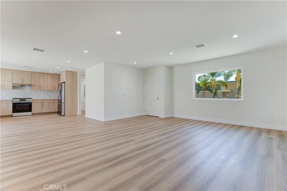 16857 Chatsworth Granada Hills, CA 91344