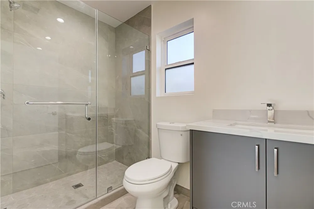 16857 Chatsworth Granada Hills, CA 91344