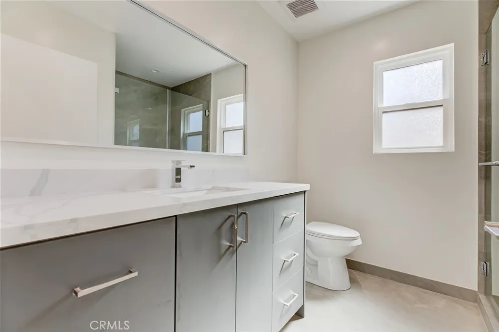 16857 Chatsworth Granada Hills, CA 91344