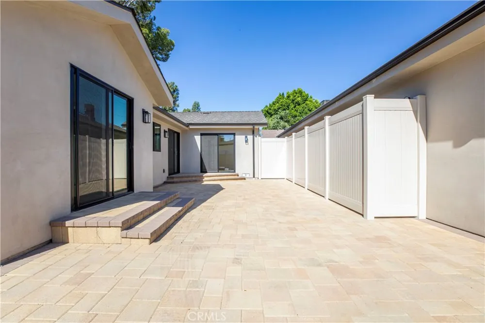 16857 Chatsworth Granada Hills, CA 91344
