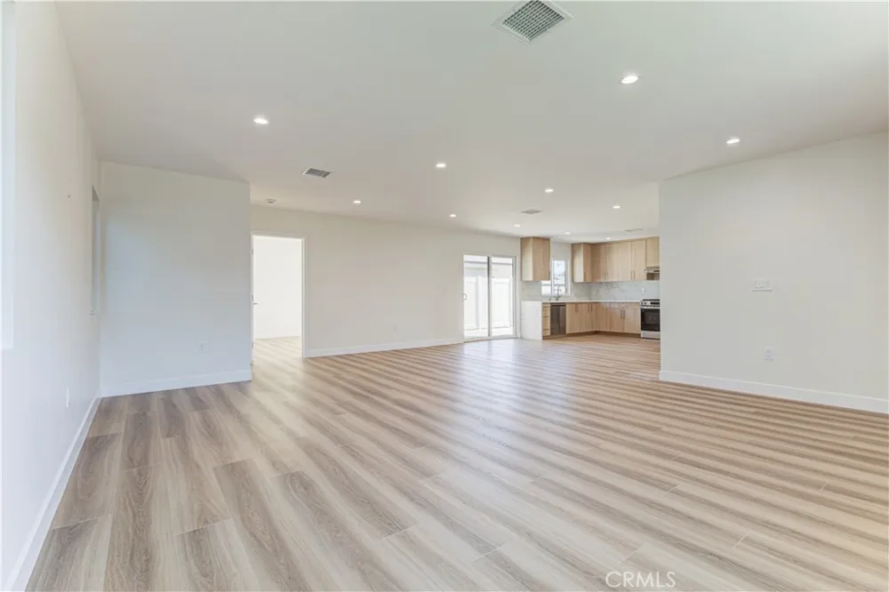 16857 Chatsworth Granada Hills, CA 91344