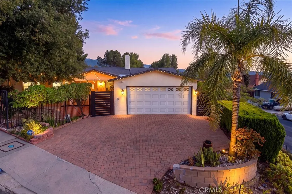 10842 Owens Tujunga, CA 91042
