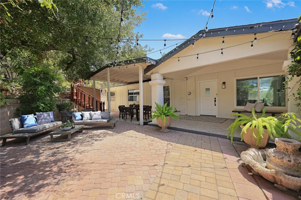 10842 Owens Tujunga, CA 91042