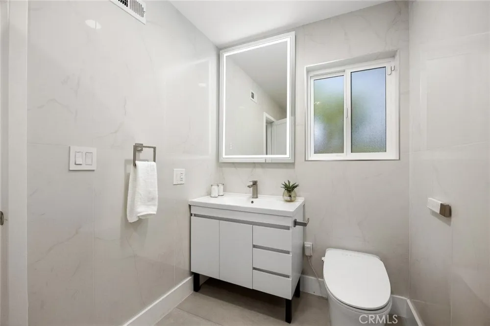 10842 Owens Tujunga, CA 91042
