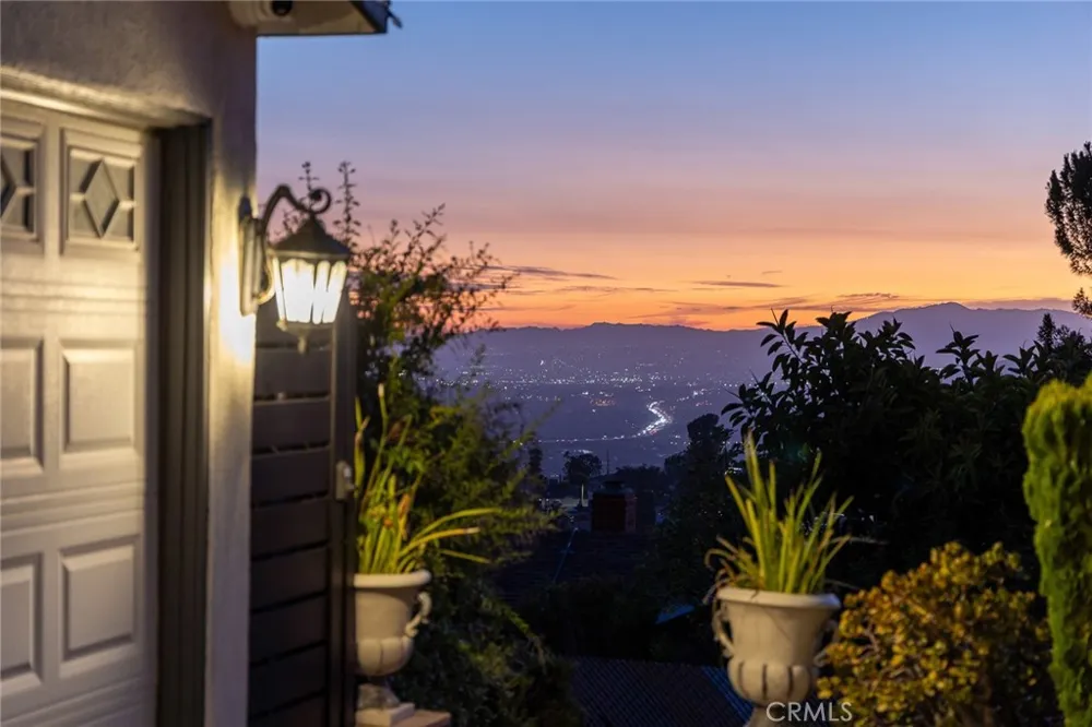 10842 Owens Tujunga, CA 91042