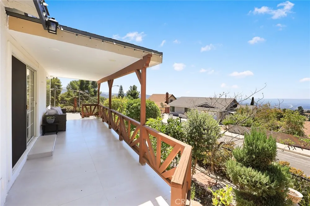 10842 Owens Tujunga, CA 91042