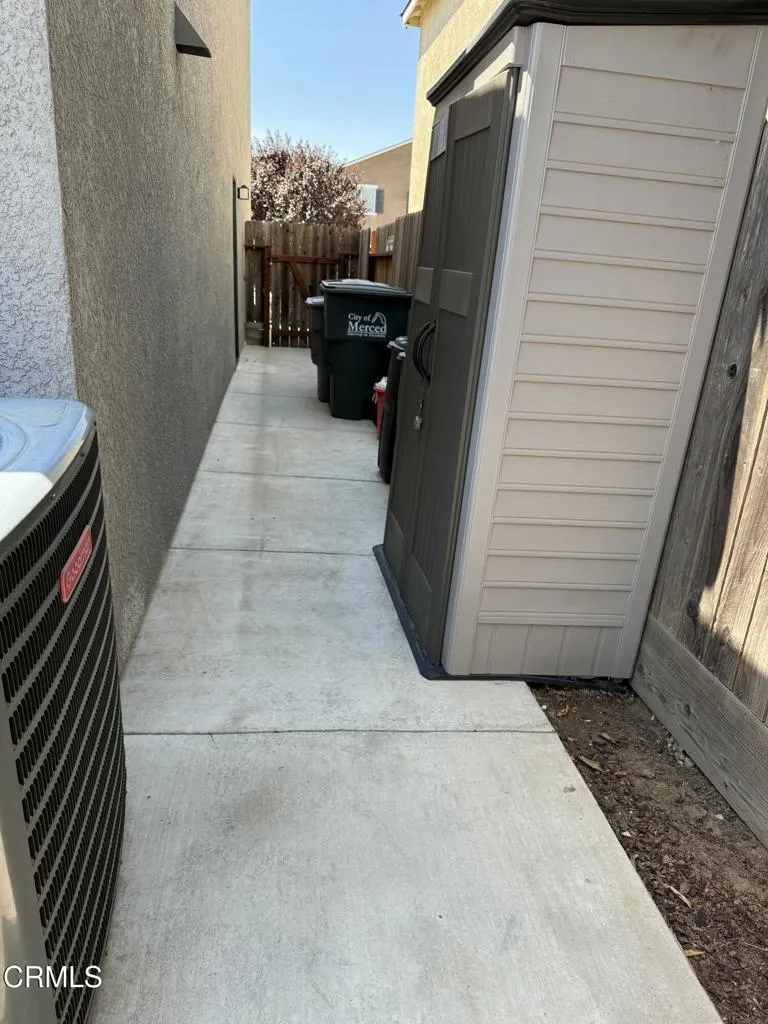 594 Granada Court Merced, CA 95341