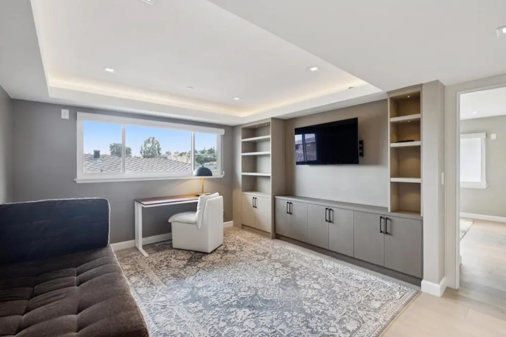 1818 Loyola Drive Burlingame, CA 94010