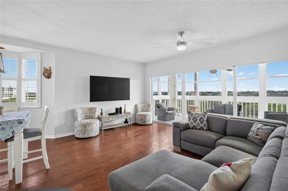 6251 SHORELINE DRIVE #2301 Seminole, FL 33708