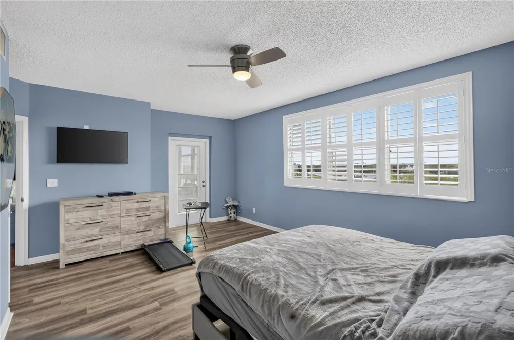 6251 SHORELINE DRIVE #2301 Seminole, FL 33708